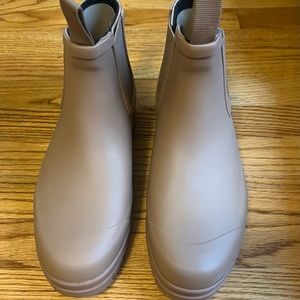Everlane Rain Boots Tan-Brand new in box, never worn